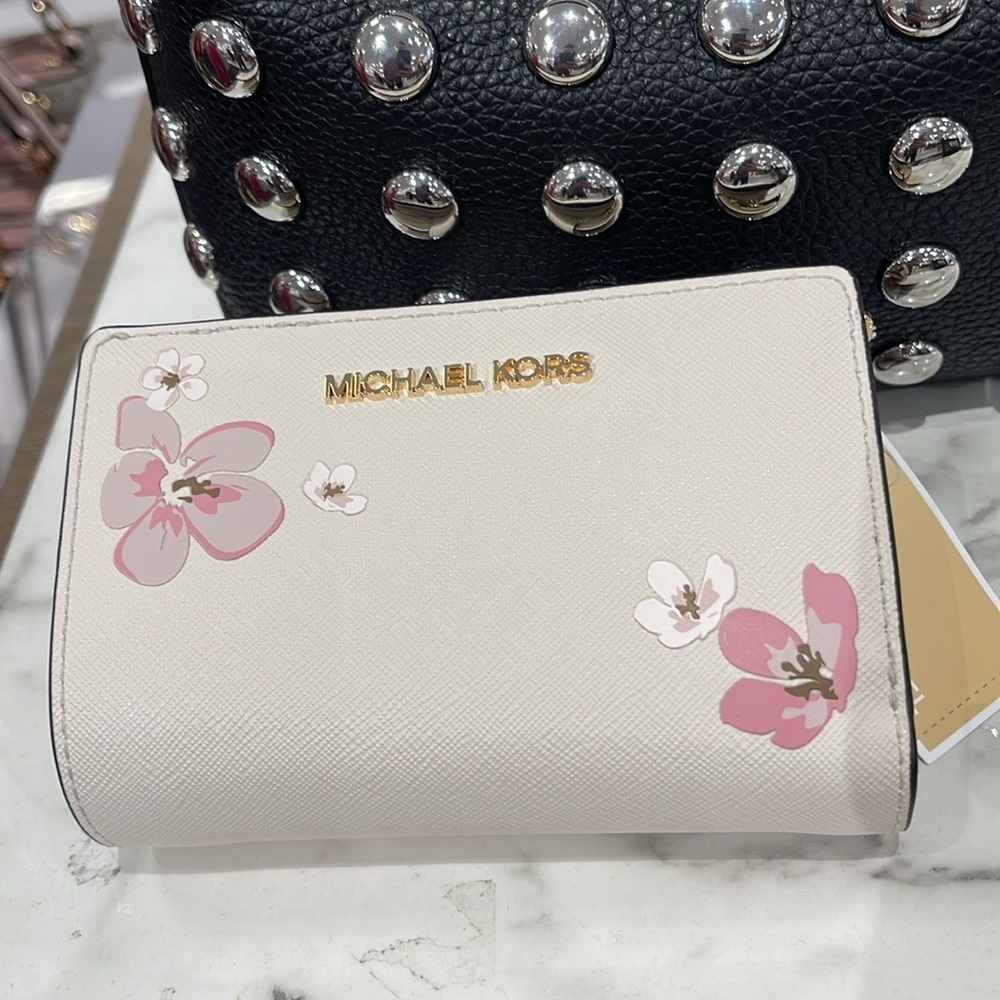 Michael Kors Jet Set Medium Floral Embellished Signature Logo Bi-Fold Wallet NWT - Picture 7 of 16